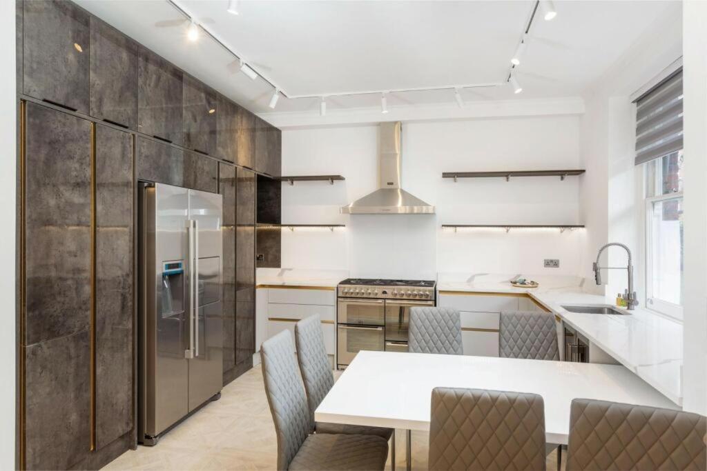 דירות לונדון Modern Chelsea Flat, 3Bd 2Bath, With Parking מראה חיצוני תמונה