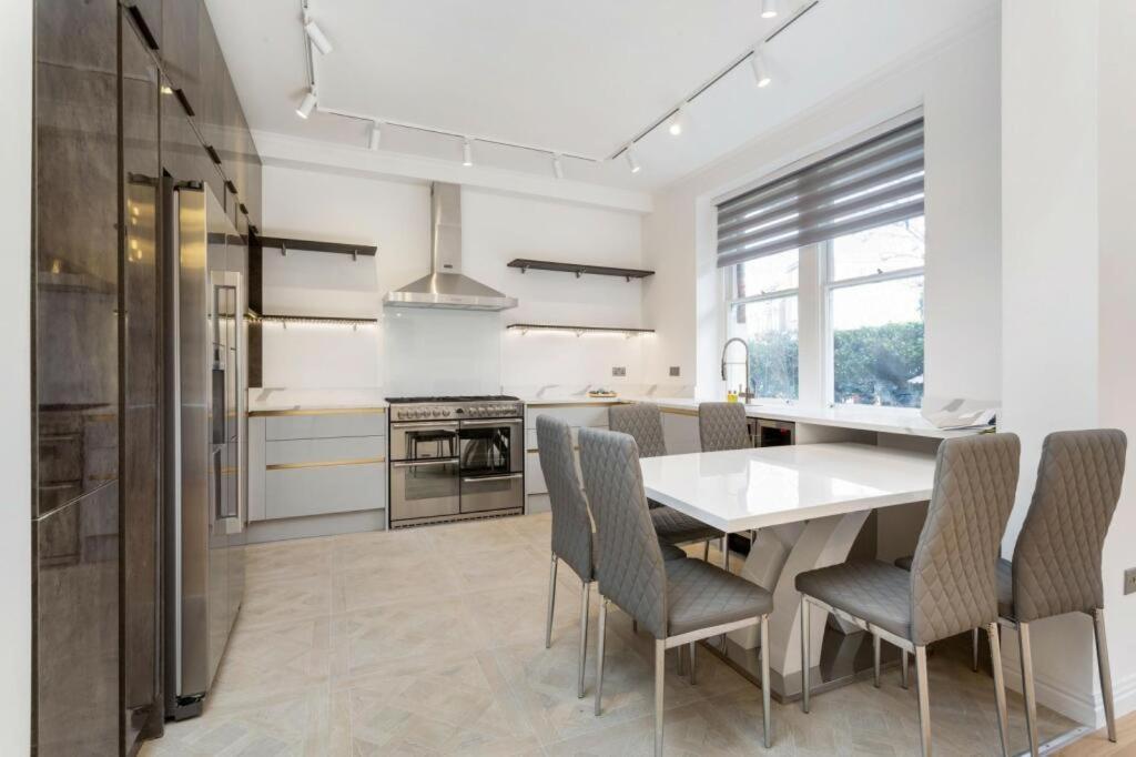 דירות לונדון Modern Chelsea Flat, 3Bd 2Bath, With Parking מראה חיצוני תמונה