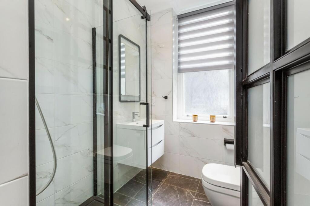 דירות לונדון Modern Chelsea Flat, 3Bd 2Bath, With Parking מראה חיצוני תמונה